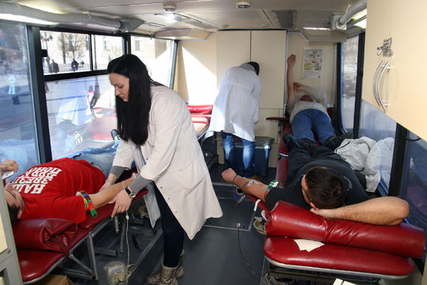 НОВИ ЗАКОН О ТРАНСФУЗИЈИ: Крв хитно стиже за два сата